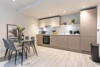 Stylish 2 Bed 2 Bath Apt in BMH City Centre - Birmingham - 3