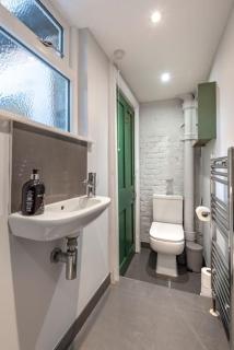 Stylish London Townhouse, Perfect for Large Groups, Convenient public transport links, Close to Tower Bridge and London Liverpool Street - Londra - 1