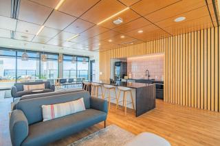 Detailed 2BD, HighRise DT, Pool, Gym, Parking, Sleeps 5 - Phoenix - 8
