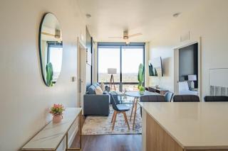 Detailed 2BD, HighRise DT, Pool, Gym, Parking, Sleeps 5 - Phoenix - 4