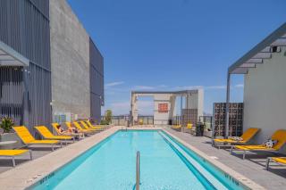 Comfy 1BD - DT, Pool, Gym, Parking, High Rise - Phoenix - 9