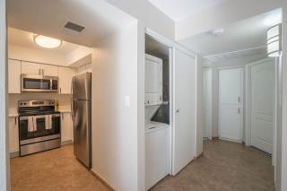 Cozy 2BD - Parking, Gym, Pool - Sleeps 8 - 5 Min Casino - Scottsdale - 5