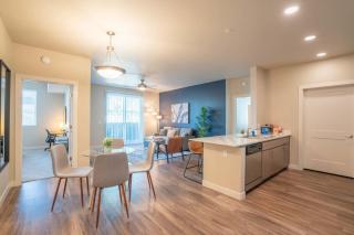 Spacious 2BD - Gym, Pool, Parking, W-D - Sleeps 8 - Tempe - 7