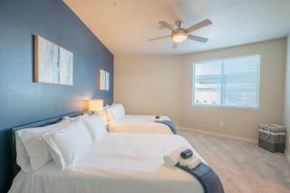 Spacious 2BD - Gym, Pool, Parking, W-D - Sleeps 8 - Tempe - 1