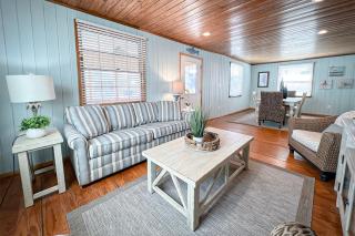 Sand Dollar Retreat by Sea Scape Properties - Carolina Beach - 8