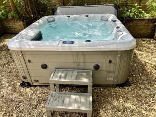 April Cottage, luxurious accommodation for coast and forest with pool & hot tub - Hordle - 8