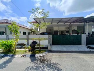 Doleena's Homestay - Sitiawan - 0