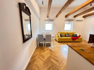 City buzz by Mili - Belgrado - 0