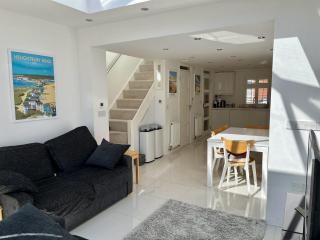 23 Millhams Street - 9