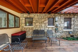Cozy 2BR Home Near UNR with Large Deck & Parking - Reno - 6