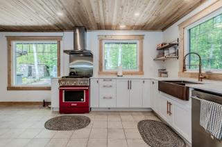 Classic-country Getaway W Hot Tub & Ev Charger - Lion's Head - 2