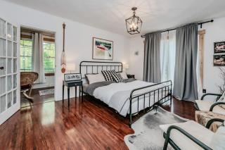 Classic-country Getaway W Hot Tub & Ev Charger - Lion's Head - 1