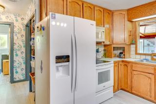 Burney Cottage with Game Room Walk to Town! - Burney - 4