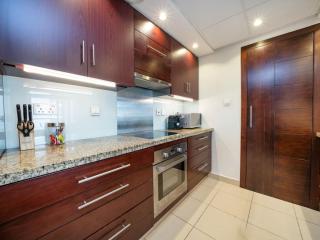 Downtown 1 Bed with a Pool Side Burj Khalifa View - Dubai - 3