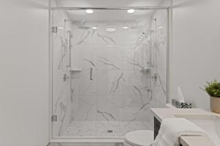 Luxury 171-7 Condos with Magnificent Lakeviews - Leamington - 5