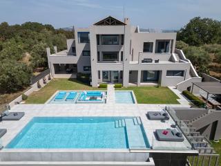 Reina del Cielo Luxury Villa - 8