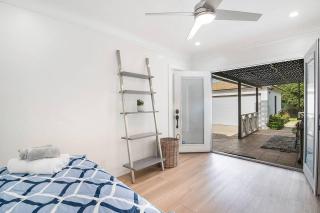 Updated 3-Bedroom LA Home with Backyard, BBQ & Family-Friendly Amenities - Los Angeles - 1