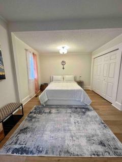 Beautiful Contemporary 2BDR - 8