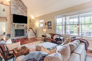 Modern Tims Ford Lake Home with Private Dock and Pool! - Lynchburg - 8