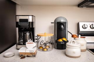 Unique Pool - Villa Mykonos! 2miles to downtown, King Bed, Fast WiFi, Attached to one more Villa - Naples - 2