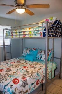 697 NEAR BEACH, FENCED DOGGIE Area, COZY BEACH HOME, LARGE DRIVEWAY - 2
