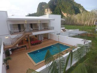 Amidst tropical plantations and striking mountain views - Ban Khlong Haeng - 8