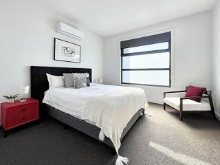 Family Home at Boronia - Boronia - 9