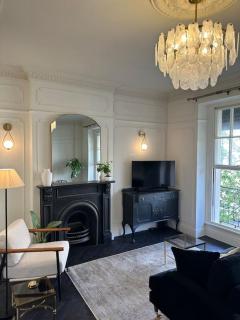 1 bed period Clifton balcony flat with private offroad parking - 0