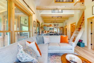 Fire Pit and Views Pet-Friendly Vermont Cabin - 5