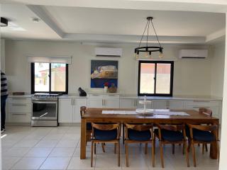 Private Esmeralda Villa - Palm-Eagle Beach - 5