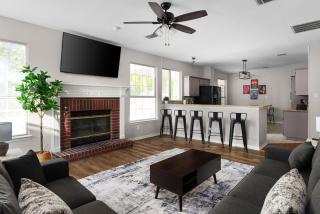 Hidden Gems with Pool and Game room - Pflugerville - 8