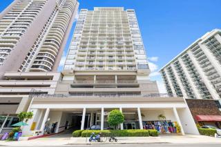 Centrally located walk to Hilton Lagoon - Honolulu - 9