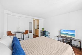 Centrally located walk to Hilton Lagoon - Honolulu - 7