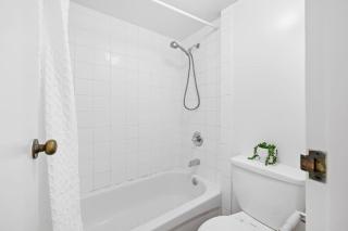 Centrally located walk to Hilton Lagoon - Honolulu - 5