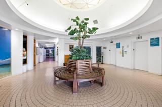 Centrally located walk to Hilton Lagoon - Honolulu - 1