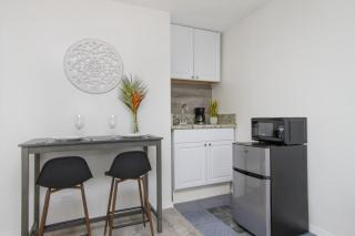 Walk to beach and shops.Cute studio in Waikiki - Honolulu - 6
