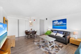 Waikiki condo sleeps 6. Parking. - Honolulu - 1