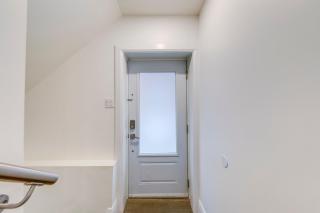 Midtown 2 Bedroom Apartment - Toronto - 6