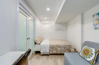 Midtown 2 Bedroom Apartment - Toronto - 5