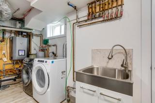 Midtown 2 Bedroom Apartment - Toronto - 3