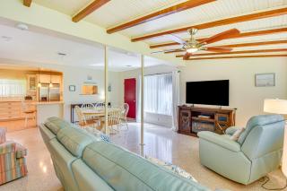 Mins from Anna Maria Island Bright Home with Pool! - Bradenton - 8