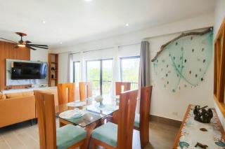 Spacious Overlooking Green One - 4