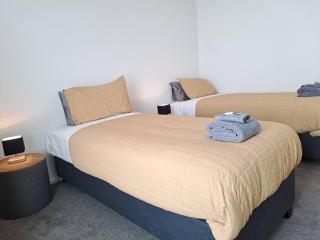 Modern Central Apartment, Flexible Bed Options - Dunedin - 3