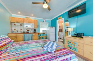 Madeira Beach Studio Walk to Johns Pass! - 2