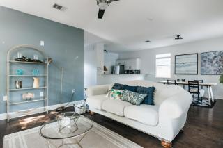 2 Story Holiday Home with Pool- Featured on TV, 3BR 3BA Beauty - 2