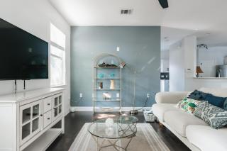 2 Story Holiday Home with Pool- Featured on TV, 3BR 3BA Beauty - 1