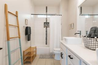 2 Story Holiday Home with Pool- Featured on TV, 3BR 3BA Beauty - 6