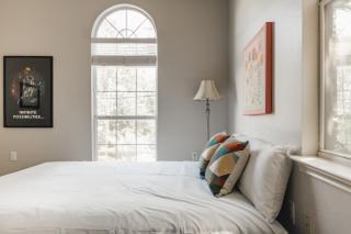 Lux Summer at Dtwn, Pool, King Beds, Walk to 6St Eateries - Austin - 7
