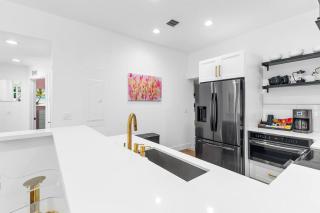 Stylish 4-Bedroom Near Downtown Fort Lauderdale - Fort Lauderdale - 4