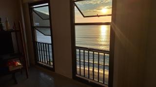 Apartamento na avenida da praia Martim de Sá com vista infinita pro mar em todos os cômodos.No 3o. quiosque próximo a prainha.Sinta-se na praia ouvindo o barulho das ondas e música dos quiosques.Com piscina adulto e infantil. - Caraguatatuba - 9